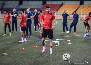 أزارو يكتفي بتدريبات بدنية في الجيم قبل مواجهة المقاولون