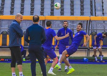 مران الأهلي فايلر يطمئن على إكرامي وجلسة خاصة بين عبد الحفيظ وعلي معلول