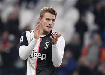 سبب يمنع برشلونة من ضم دي ليخت قبل 2021