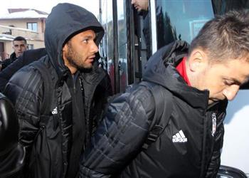 صحيفة تركية تفجر مفاجأة أزمة مادية تهدد بفسخ عقد محمد النني مع بشكتاش