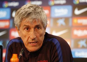 سيتين يطمئن فيدال على وضعه في برشلونة ويؤكد الفرصة متاحة لجميع اللاعبين