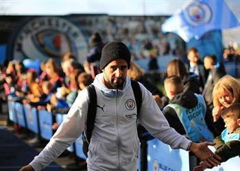 جوارديولا يوضح سبب غياب رياض محرز عن مباراة مانشستر سيتي وكريستال بالاس