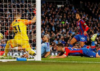 بالفيديو نيران فيرناندينيو الصديقة تخمد ثورة أجويرو ومانشستر سيتي يتعثر أمام كريستال بالاس