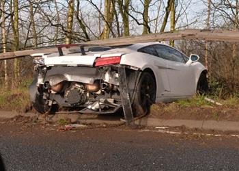 بالصور حارس مانشستر يونايتد يتعرض لحادث مروع