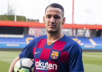 رسمي ا برشلونة يعلن تعاقده مع مهاجم ألباني