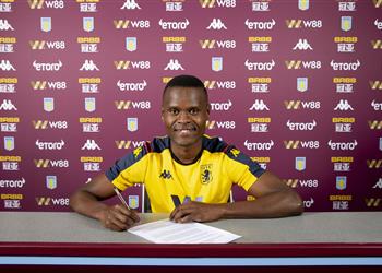 رسمي ا أستون فيلا يتعاقد مع مهاجم تنزاني من جينك