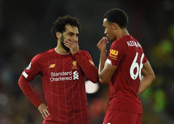 محمد صلاح يعاتب أرنولد مازح ا لا أعرف لماذا لا يمرر الكرة لي