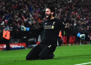 ميرور فريد انتظر أليسون بعد مباراة ليفربول ومانشستر يونايتد وحديث غامض بينهما