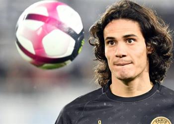 والدة كافاني تهاجم باريس سان جيرمان وتؤكد أتلتيكو مدريد خياره الأول في يناير أو الصيف