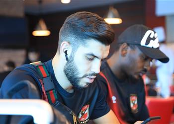 الأهلي يعلن رحيل أزارو إلى الاتفاق السعودي رسمي ا