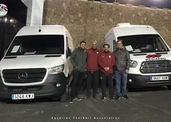 صور وصول سيارات تقنية الفار لبدء تدريب الحكام في استاد القاهرة