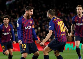 قائمة برشلونة لمباراة فالنسيا عودة ميسي وبيكيه واستبعاد 6 لاعبين