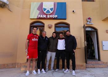 على هامش معسكر فريقه الألماني تسوبيل يزور مقر الجونة