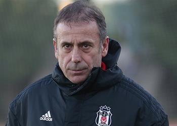 بشكتاش ي علن إقالة مدربه بعد توديع كأس تركيا