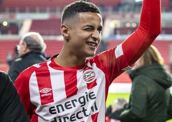 صورة لاعب هولندي مغربي يدعي التوقيع لـ ليفربول ويثير الجدل عبر مواقع التواصل