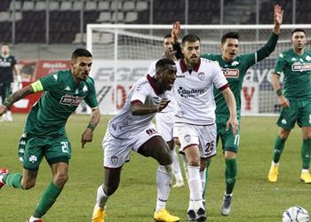 بمشاركة عمرو وردة وعلي غزال لاريسا يسقط أمام باناثينايكوس في الدوري اليوناني