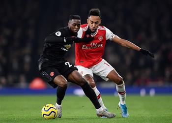 برشلونة يجمد اهتمامه بصفقة أوباميانج