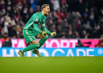 نوير بعد الفوز على شالكه بايرن ميونخ عاد ولن ن علن الحرب على لايبزيج الآن