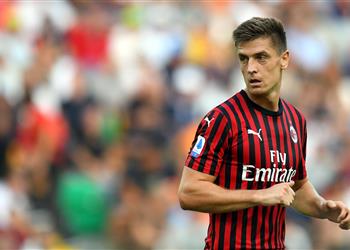 توتنهام يجدد اهتمامه بضم مهاجم ميلان بأمر من مورينيو