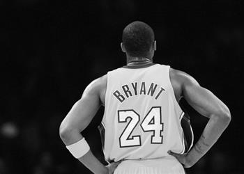 محمد صلاح ينعى كوبي براينت بعد مصرعه