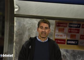 فايلر يحاضر لاعبي الأهلي قبل المران استعداد ا لمواجهة الهلال