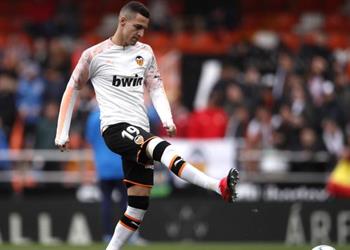 رئيس فالنسيا يتواجد في برشلونة لحسم صفقة رودريجو مورينو