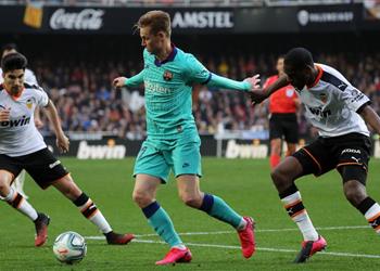 أسطورة هولندا ينتقد دي يونج يمكنه تقديم أفضل من ذلك مع برشلونة