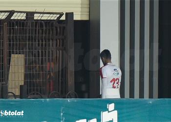 بالصور فرجاني ساسي يغادر ملعب مباراة الزمالك ووادي دجلة عقب استبداله