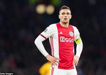 تقارير تنفي مفاوضات برشلونة مع مهاجم أياكس لخلافة سواريز
