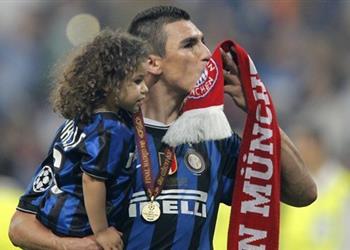 لوسيو يعلن اعتزاله كرة القدم في عمر الـ41