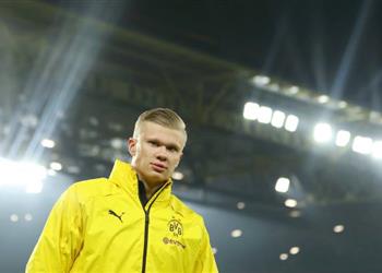 بوروسيا دورتموند يحصن هالاند ويضع شرط ا جزائي ا في عقده