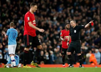 مانشستر يونايتد بـ 10 لاعبين أمام مانشستر سيتي بعد طرد ماتيتش