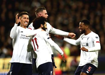 فيديو لاعب وست هام يطلب قميص محمد صلاح بعد فوز ليفربول