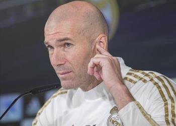 زيدان يحسم الجدل بشأن عودة جاريث بيل لـ توتنهام وينفعل على صحفي بسبب ث نائي ريال مدريد