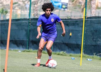 حسين السيد يعلن عبر بطولات انتقاله من الأهلي إلى الصفاقسي