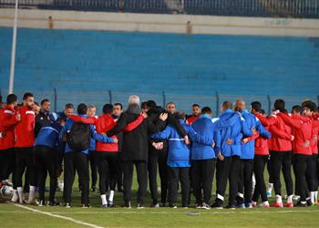 مران الأهلي فايلر يحاضر اللاعبين وجلسة بين الخطيب وسفير مصر في السودان