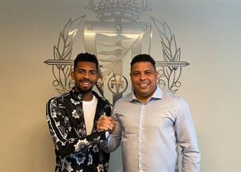 رسمي ا لاعب برشلونة الجديد ينتقل إلى بلد الوليد