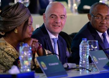 رئيس فيفا يقترح إقامة أمم إفريقيا كل 4 سنوات ويؤكد القارة السمراء تعود للوراء ونسعى لإنهاء التحكيم الفاسد