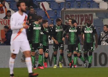 في مباراة مجنونة روما يسقط أمام ساسولو برباعية بالدوري الإيطالي