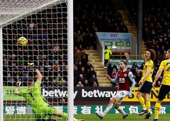 بالفيديو التعادل السبلي يحسم مواجهة الفرص الضائعة بين آرسنال وبيرنلي