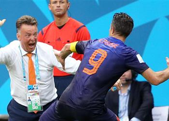 فان بيرسي يعترف بتوتر علاقته مع فان جال في مانشستر يونايتد