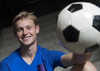 دي يونج لا زلت أحتاج إلى الوقت للتأقلم مع برشلونة وأستطيع اللعب في أي مركز