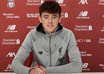 بعد تألقه مع أكاديمية النادي ليفربول يمنح توم هيل عقد ا احترافي ا