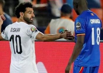 منافس الأهلي خالد علي أداعب حارس صن داونز دائم ا بهدف صلاح وهذه نقاط ضعفه