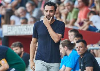 بعد ميسي تشافي منزعج من تصريحات أبيدال ويرفض الرد لعدم إشعال الأجواء في برشلونة