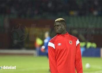 مروان محسن يرتدي قميص أزارو أمام بيراميدز وبادجي يظهر برقم جديد