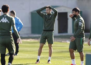 مهاجم بيتيس سعيد للغاية لاهتمام برشلونة بالتعاقد معي