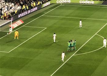 فيديو أوديجارد يسجل الهدف الأول لـ سوسيداد أمام ريال مدريد بين أقدام أريولا