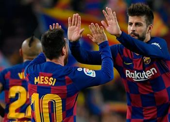 بيكيه يدعم ميسي ضد أبيدال إلقاء اللوم علينا لا يساعد