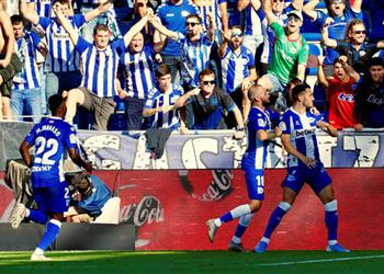 مهاجم ألافيس يلمح لإمكانية الانتقال إلى برشلونة لتعويض ديمبلي